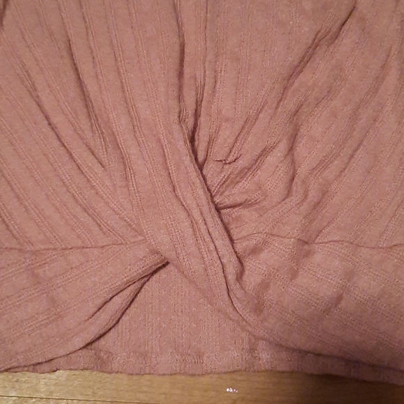 Slightly cropped long sleeved pink ardene top - Picture 2 of 3